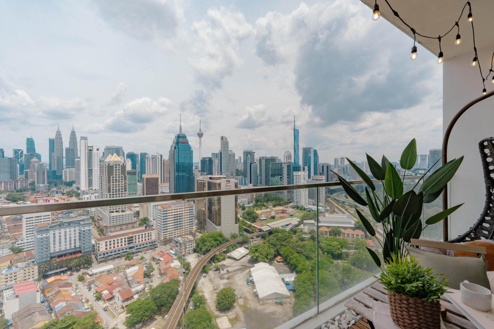 Suites & Residences @ Regalia By Plc Kuala Lumpur Exterior photo